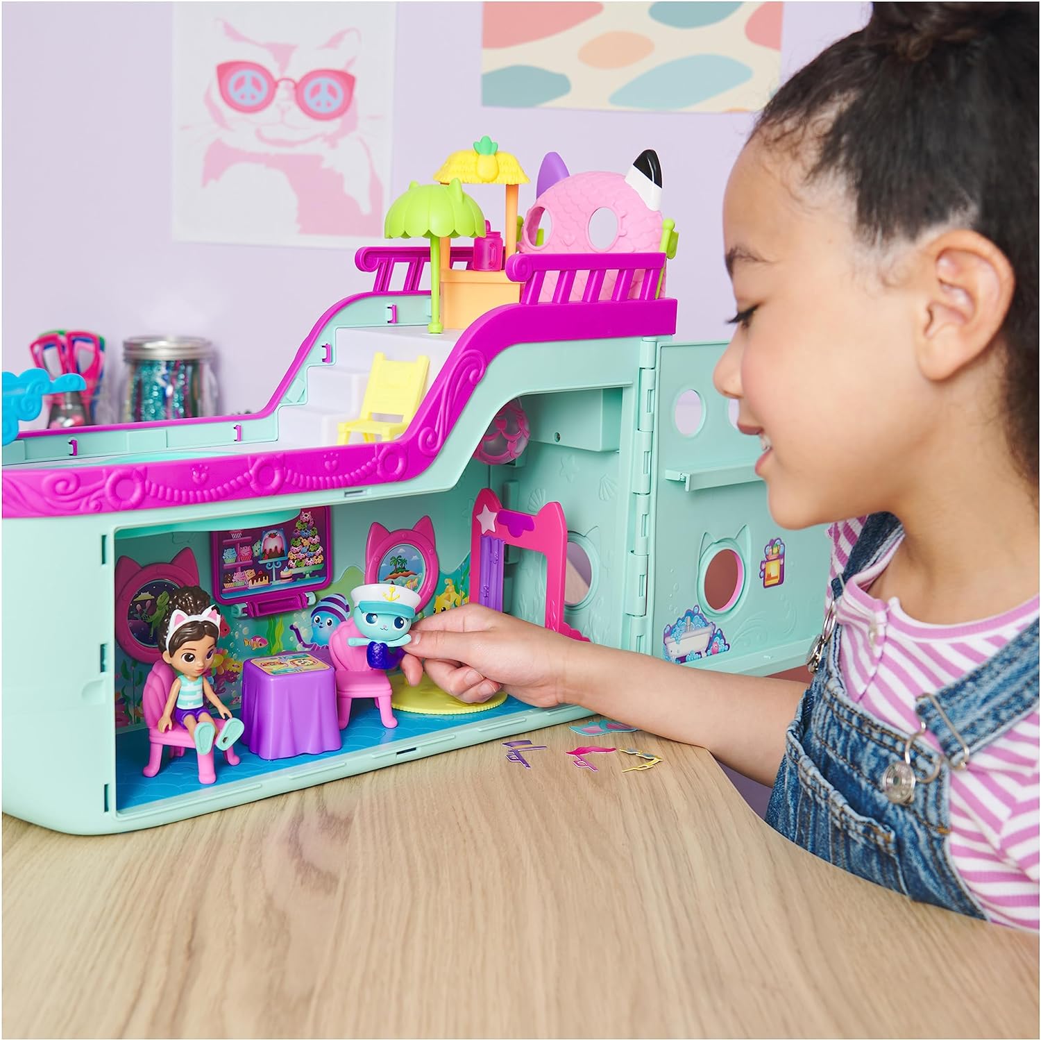 Gabby’s Dollhouse, Gabby Cat Friend Ship, Cruise Ship Toy with 2 Toy Figures, Surprise Toys and Dollhouse Accessories, Kids’ Toys for Girls and Boys 3+ - Image 2