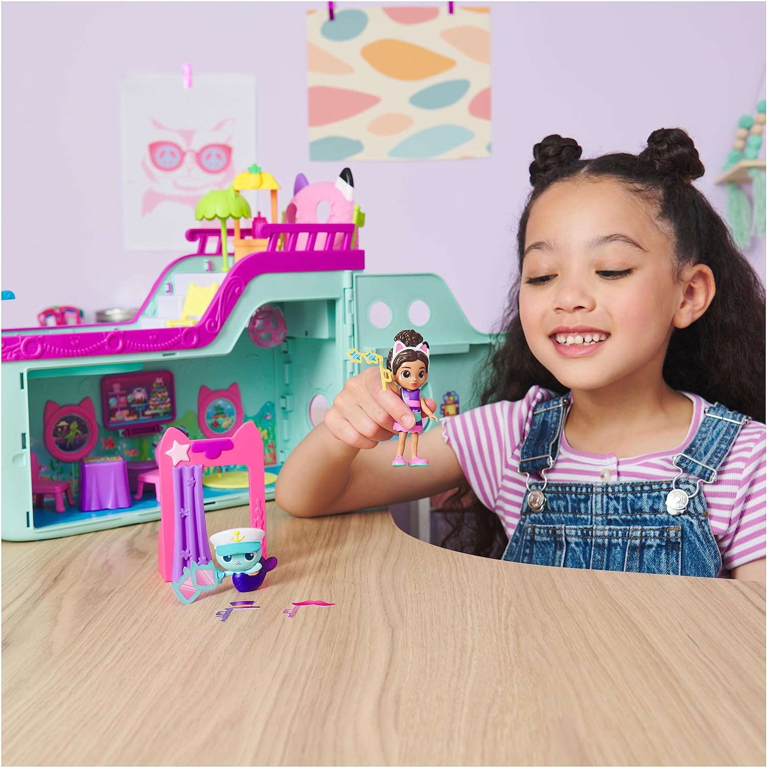 Gabby’s Dollhouse, Gabby Cat Friend Ship, Cruise Ship Toy with 2 Toy Figures, Surprise Toys and Dollhouse Accessories, Kids’ Toys for Girls and Boys 3+ - Image 4